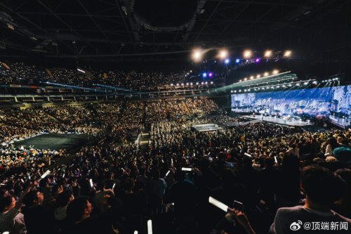 五月天被質(zhì)疑演唱會(huì)假唱，經(jīng)紀(jì)方多次掛斷媒體電話(huà)引爭(zhēng)議