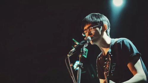 黑燈下的言說與歌唱 張藝德全國(guó)巡演荊州站背后的制作密碼